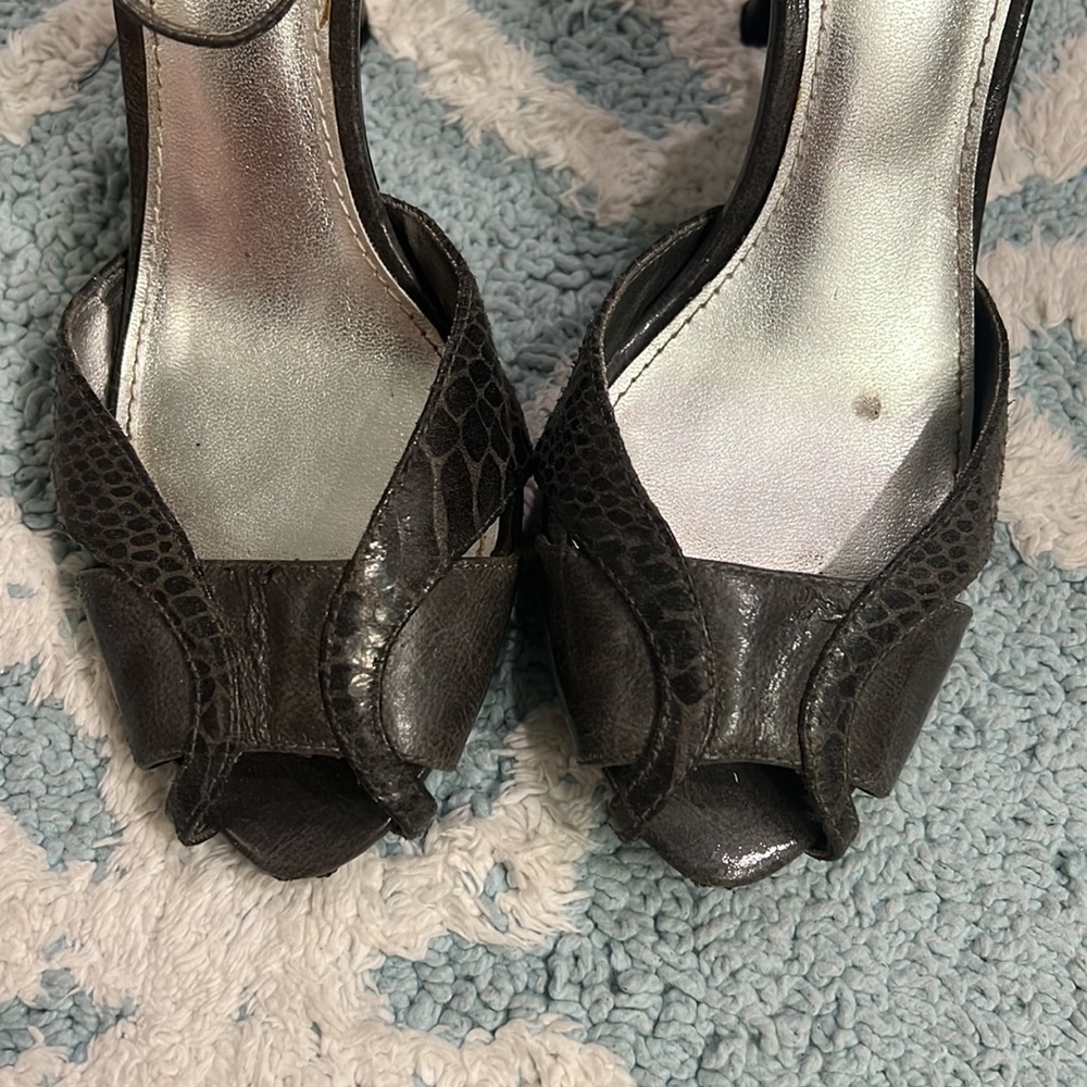 Shoes - Picture 2 of 11